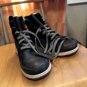 Chaco Sierra Waterproof Boot, 100% leather, women’s size 7